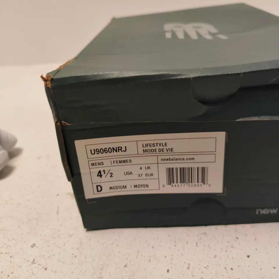 NEW BALANCE U906NRJ LIFESTYLE SNEAKERS – MEN'S, UK 4.5, WHITE/GREY