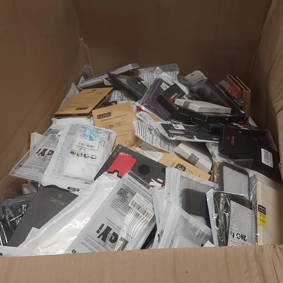 PALLET CONTAINING A VERY LARGE QUANTITY OF ASSORTED PHONE CASES 