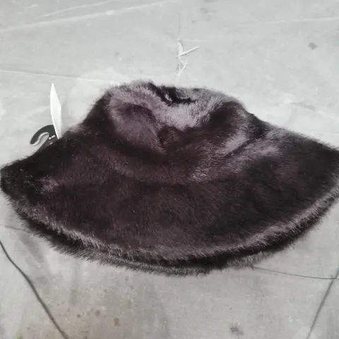 M&S FAUX FUR MUFF – BROWN 