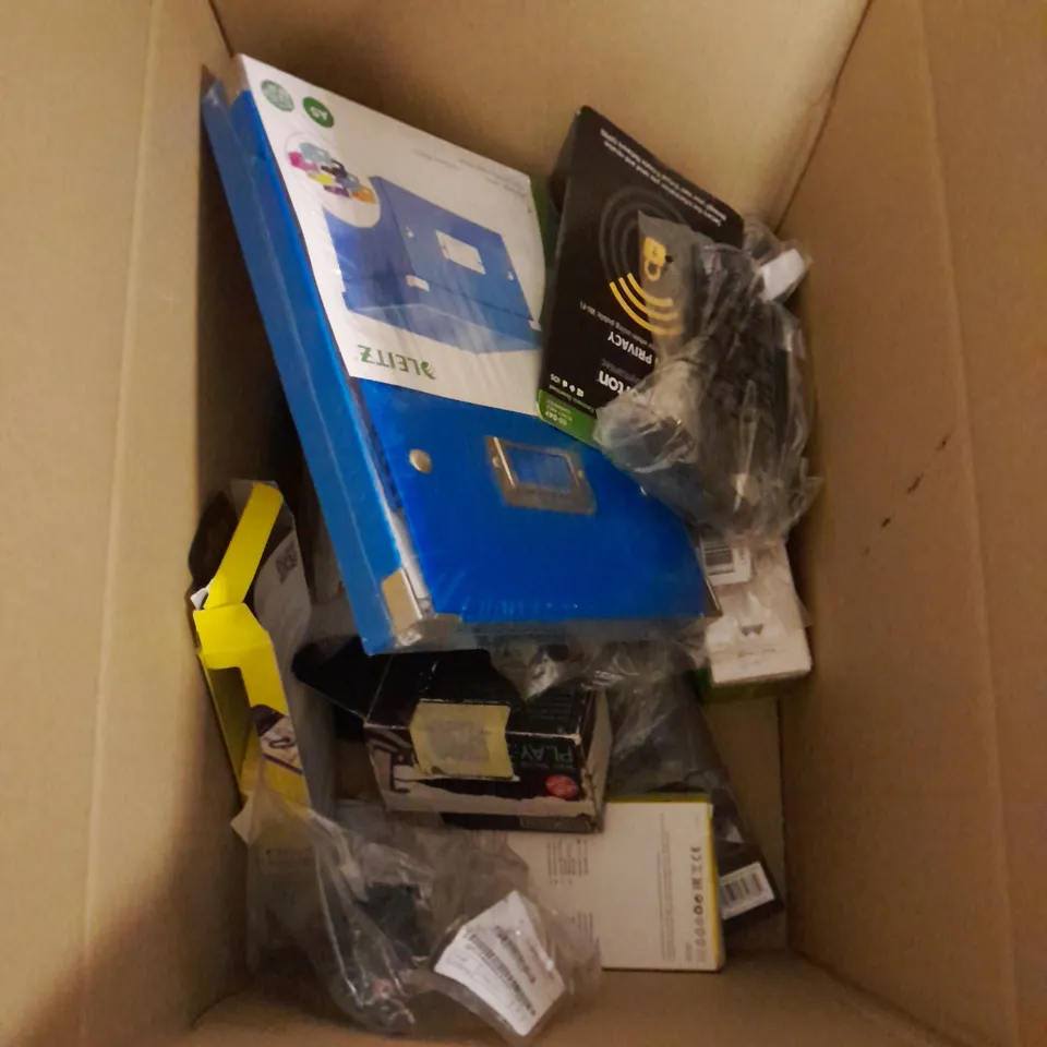 BOX OF APPROX 20 ASSORTED ELECTRICAL ITEMS AND ACCESSORIES TO INCLUDE PARROT DRONE CONTROLLER, TOMTOM WINDSCREEN MOUNT AND BELKIN UNIVERSAL HOME CHARGER ETC