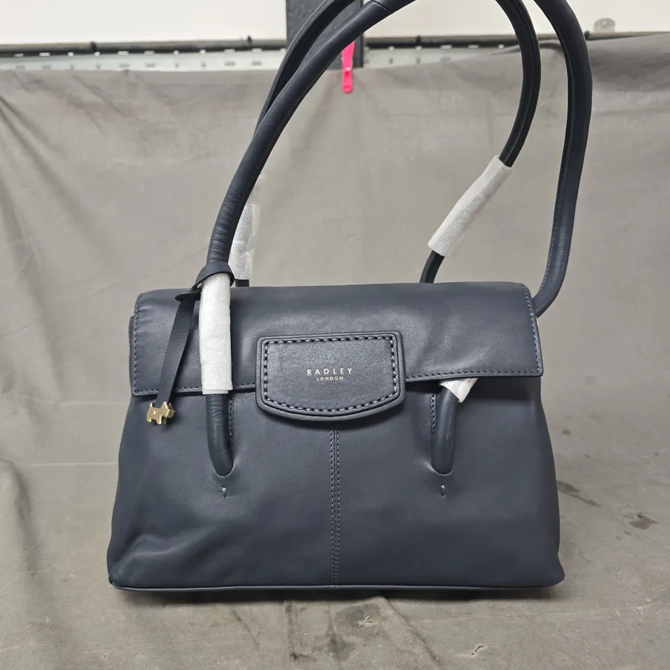 RADLEY LONDON NAVY LEATHER HANDBAG WITH FRONT FLAP & LOGO PLAQUE