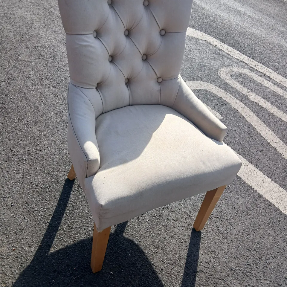 THREE BEIGE TUFTED UPHOLSTERED ARMCHAIR WITH WOODEN LEGS AND RUG