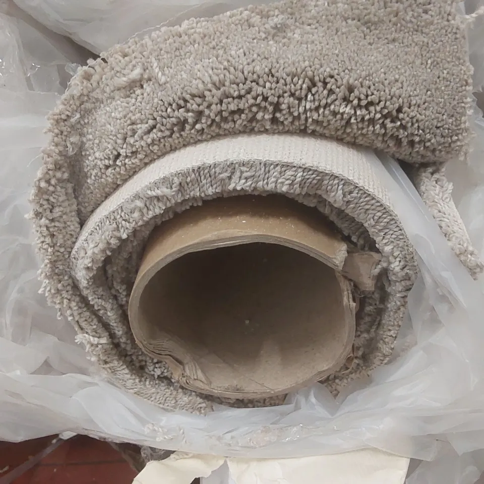 ROLL OF QUALITY EC HEARTLAND HEATHERS OYSTER CARPET - APPROXIMATELY 2 x 5m