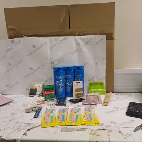 BOX OF APPROXIMATLY 20 ITEMS TO INCLUDE LOREAL, GRUUM, MANSCAPED ETC