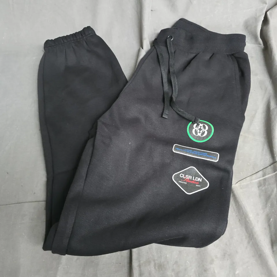 CLOSURE LDN BADGE TRACKSUIT BOTTOMS IN BLACK - MEDIUM
