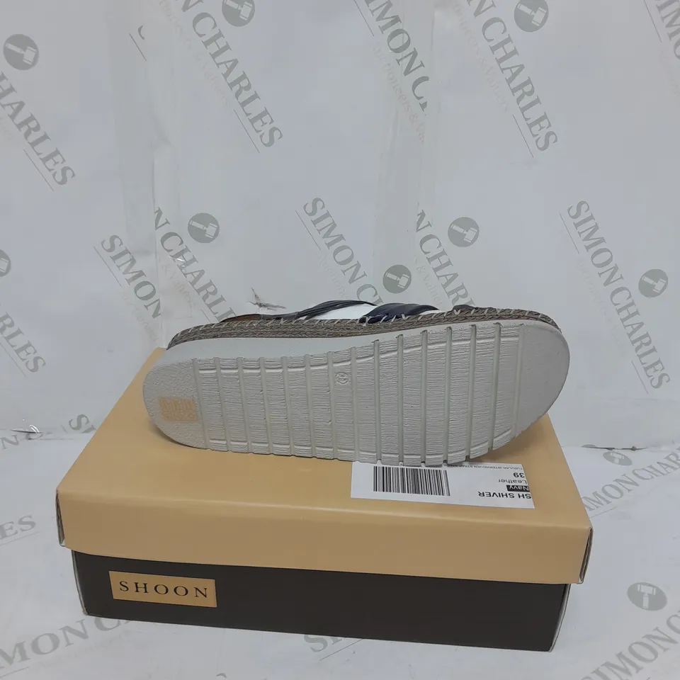 SHIVER NAVY LEATHER STRAP SANDAL SIZE 6- BOXED