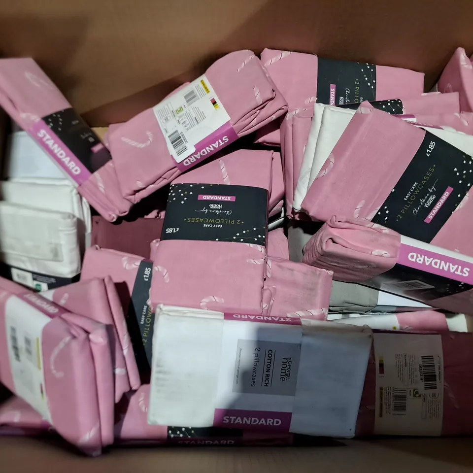 LOT OF APPROXIMATELY 35 ASSORTED BEDDING SHEETSBIN VARIOUS SIZES AND COLOURS 
