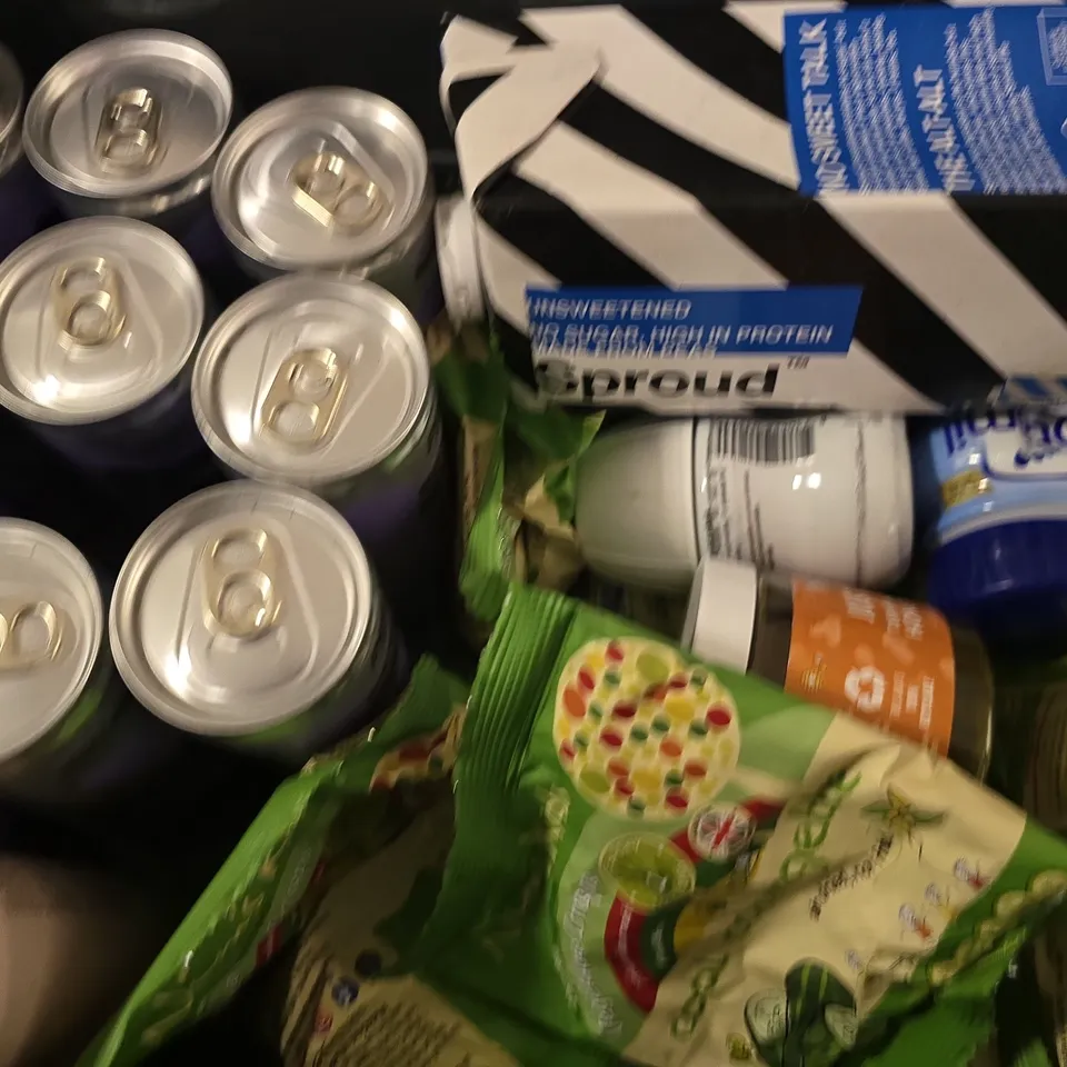 APPROXIMATELY 15 ASSORTED FOOD & DRINK ITEMS TO INCLUDE - HUEL SALTED CARAMEL , RUBICON MANGO , JUST BEE HONEY ETC