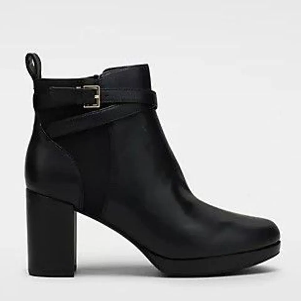 VIONIC JENNER NELLA HEELED BOOT CAMLE SIZE 7