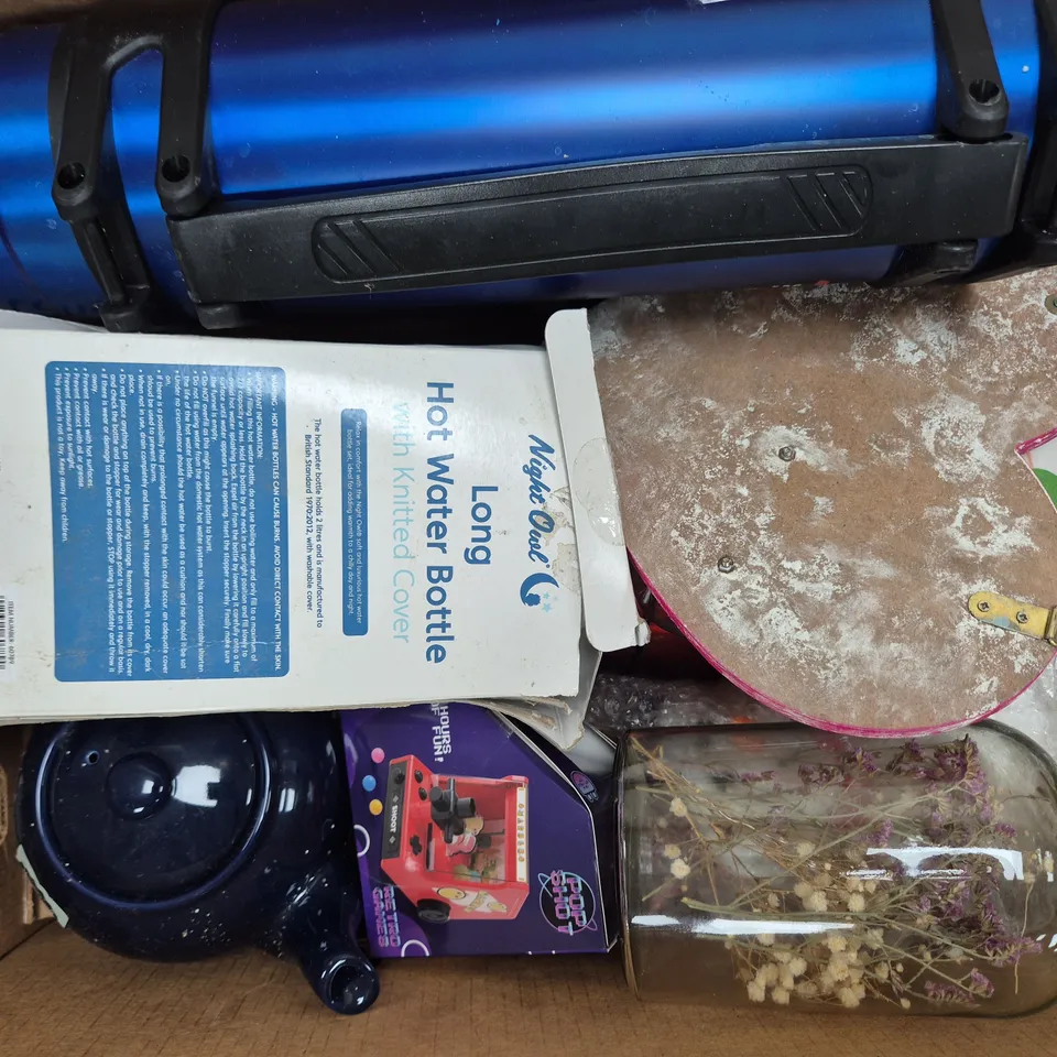 BOX OF APPROXIMATELY 10 ASSORTED HOUSEHOLD ITEMS TO INCLUDE PADDINGTON BEAR TOWEL, BAMBOOTIQUE ECO-FRIENDLY DINNER SET, ETC - COLLECTION ONLY