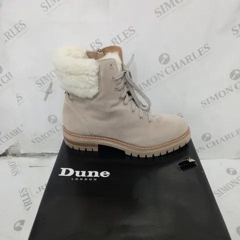 BOXED PAIR OF DUNE LONDON NATURAL-SUEDE SIZE 8 LACEUP BOOT