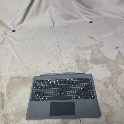 KEYBOARD DOCK – MODEL 1725 (MADE IN CHINA)
