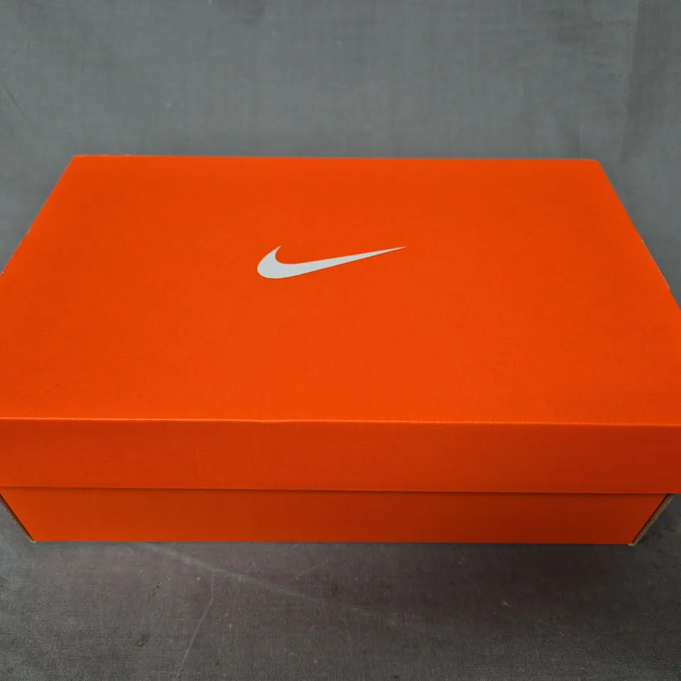 BRAND NEW BOXED PAIR OF NIKE MC TRAINERS IN BLACK/WHITE UK SIZE 3