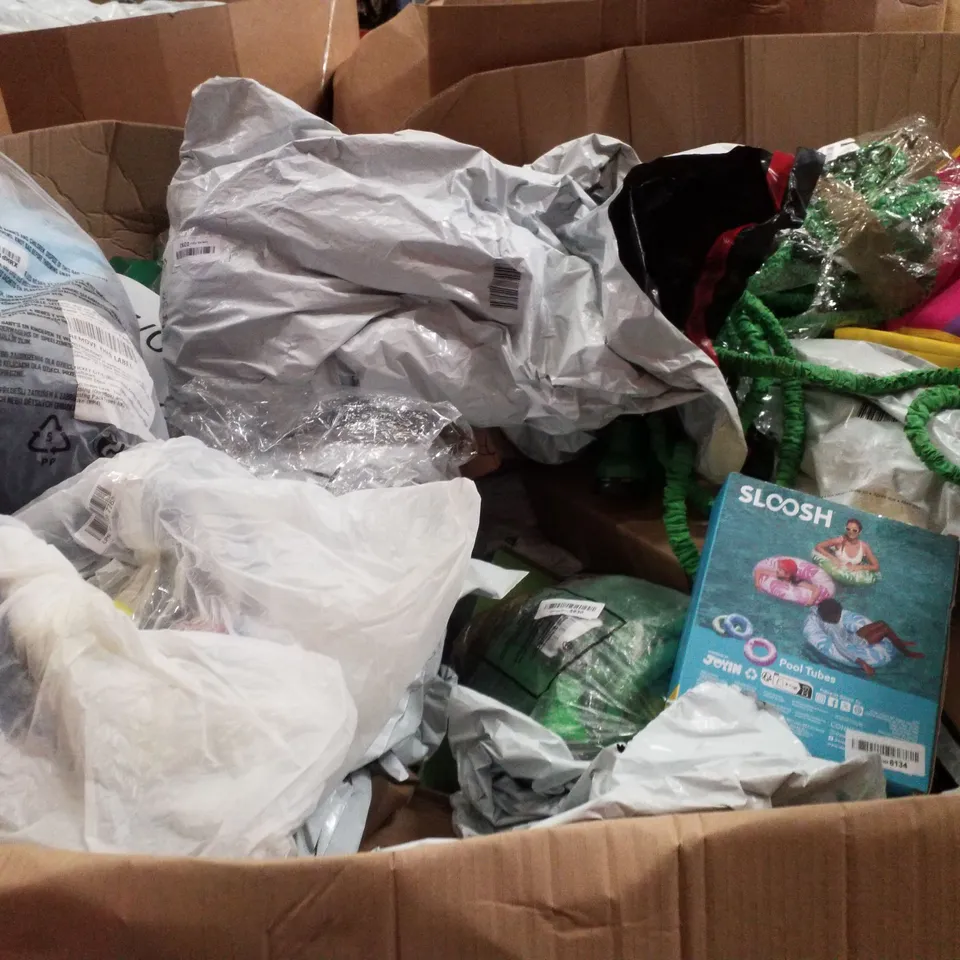PALLET CONTAINING ASSORTED GARDEN HOSES & INFLATABLES