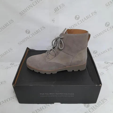 VIONIC LARSON LACE UP BOOT SIZE 6.5 