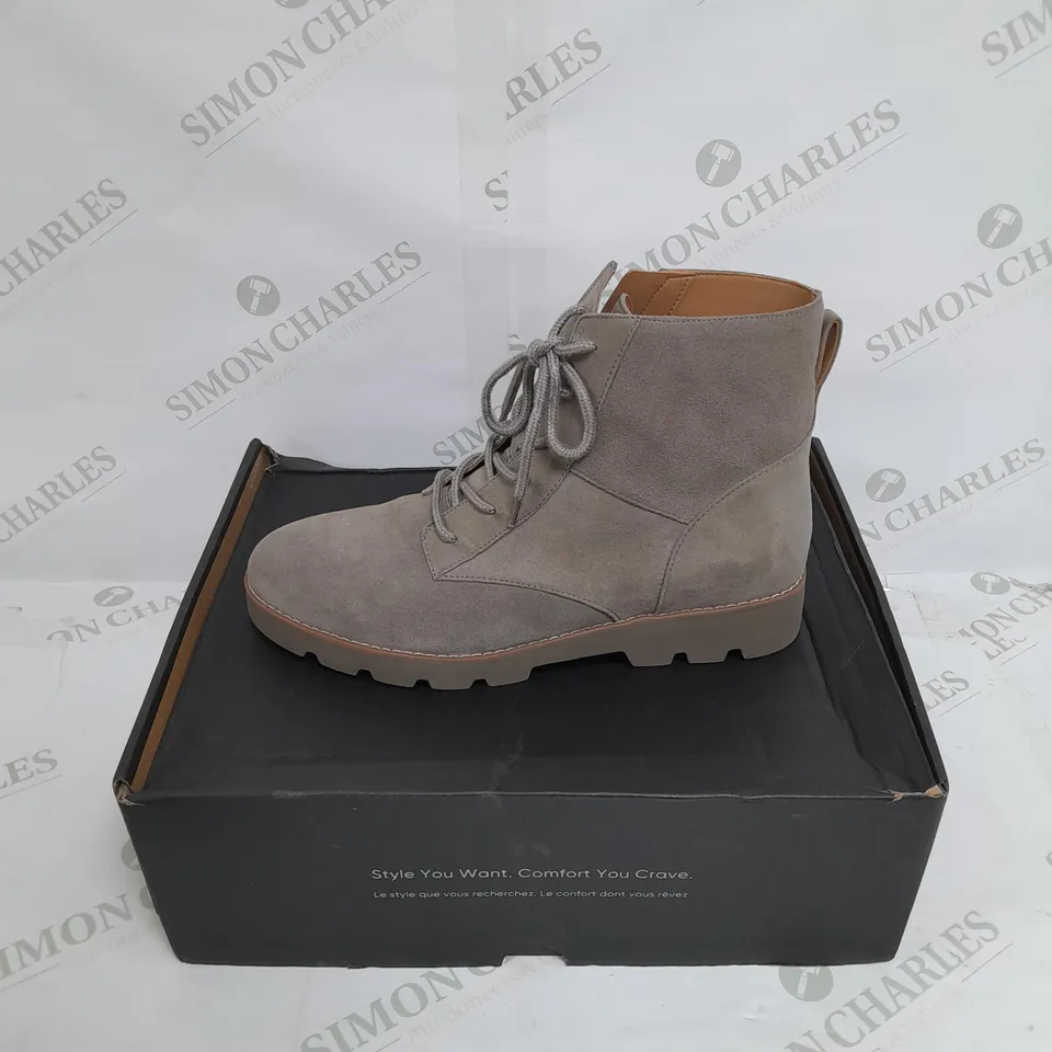 VIONIC LARSON LACE UP BOOT SIZE 6.5 