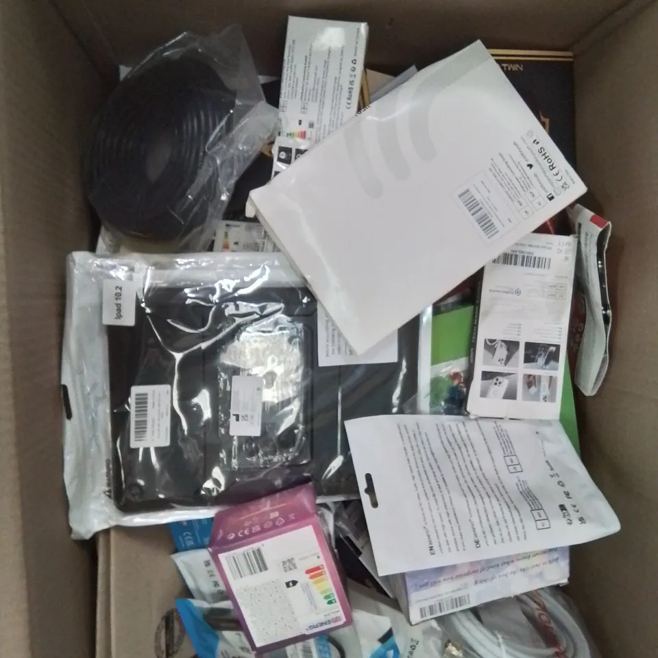 BOX CONTAINING LARGE AMOUNT OF BOXED ELECTRICAL ITEMS TO INCLUDE: EXTENSION LEADS, STAR PROJECTOR, WIRELESS HEADPHONES, ALARM CLOCK ETC.