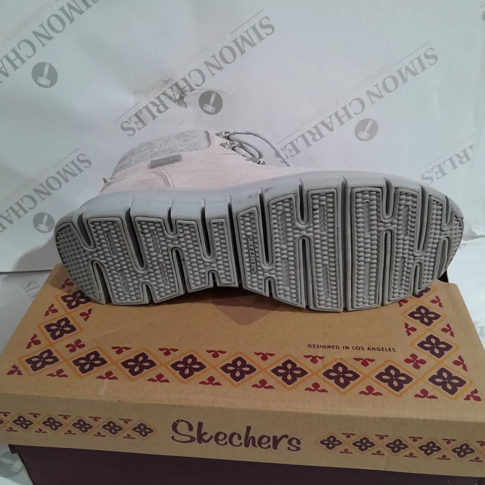 BOXED SKECHERS SYNERGY WARM TECH BOOTS, BLUSH - SIZE 7