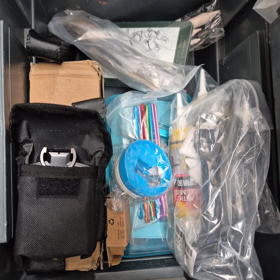 APPROXIMATELY 15 ASSORTED HOUSEHOLD ITEMS TO INCLUDE BATHROOM DESCALER, SPOONS AND SIKA SEALANT