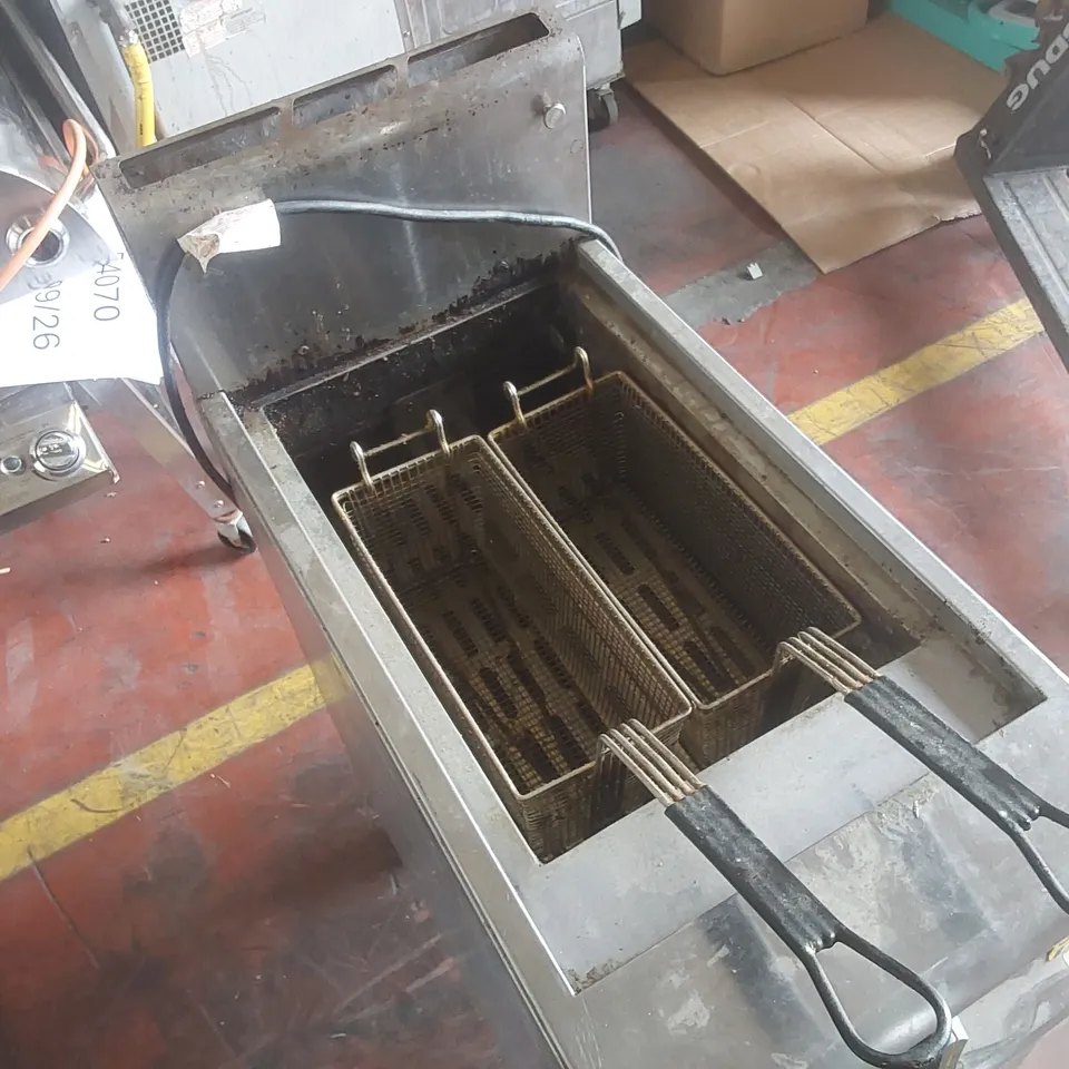 FALCON COMMERCIAL GAS TWIN BASKET FRYER