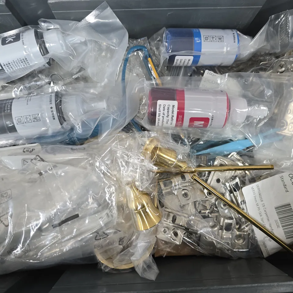 APPROXIMATELY 12 ASSORTED HOUSEHOLD ITEMS TO INCLUDE DRYWIPE MARKERS, FLOOR CLEANING SHEETS, EVERTON PEN, ETC