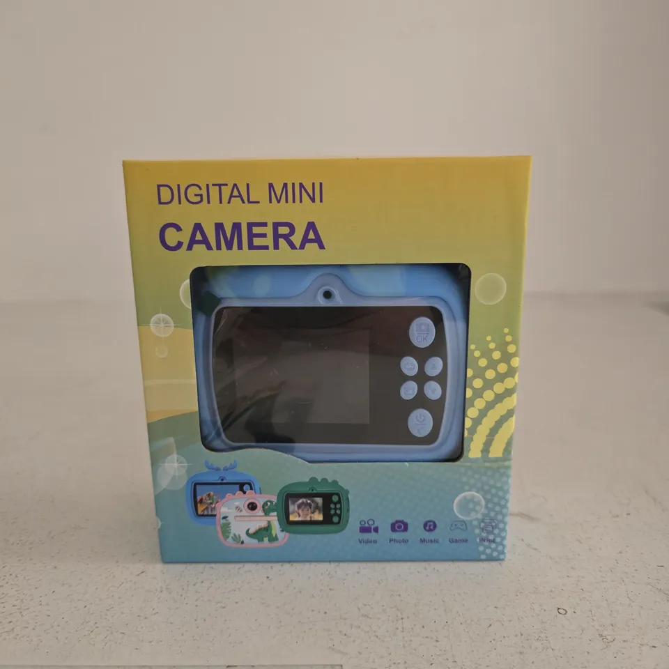 DIGITAL MINI CAMERA BOXED
