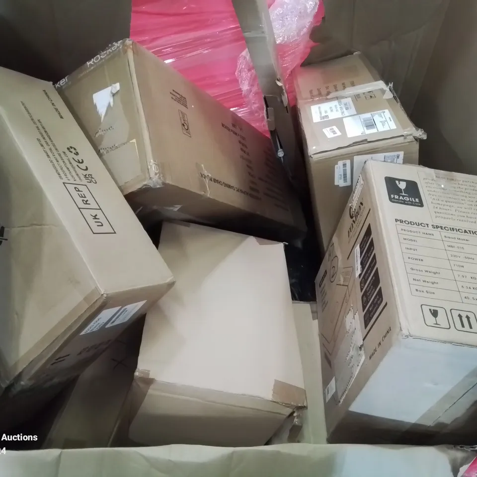 PALLET CONTAINING VARIOUS ITEMS TO INCLUDE GAMING CHAIR, BREAD MAKER ETC.