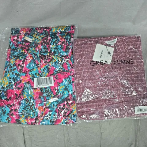 BOX OF APPROXIMATELY 20 ASSORTED CLOTHING AND FASHION ITEMS IN VARIOUS STYLES, SIZES, AND COLOURS - COLLECTION ONLY