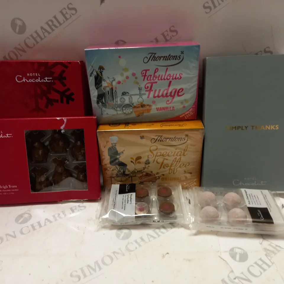 LOT OF 7 ASSORTED CHOCOLATE AND FUDGE PACKS TO INCLUDE HOTEL CHOCOLATE AND THORNTONS