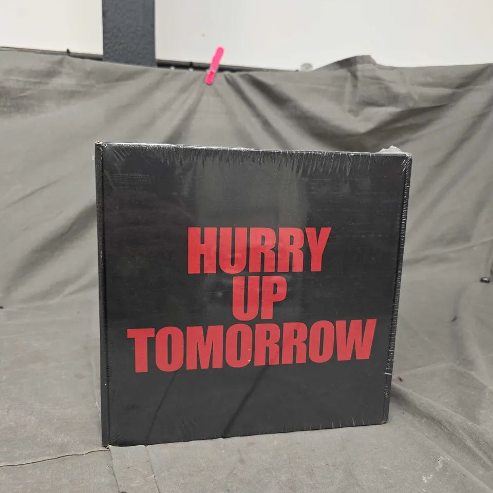 BOXED AND SEALED THE WEEKEND HURRY UP TOMORROW  OOXO EDITION BOX SET HOODIE SIZE S - 001