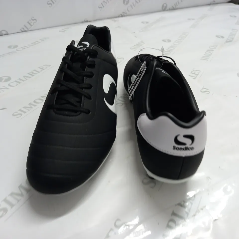 SONDICO BLACK FOOTBALL BOOTS - UK 9