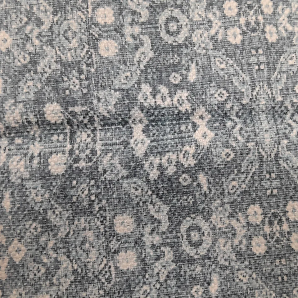 BLUE AND WHITE RUG 60X120CM
