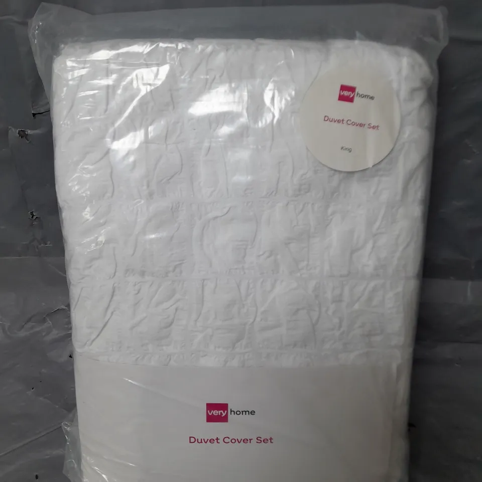 CASCADE HOME SEERSUCKER DUVET COVER SET IN WHITE - KING