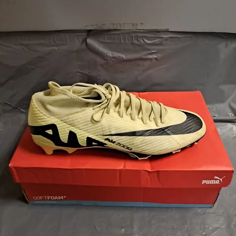 PAIR OF NIKE AIR ZOOM FOOTBALL BOOTS IN LEMONADE/BLACK SIZE UK 11
