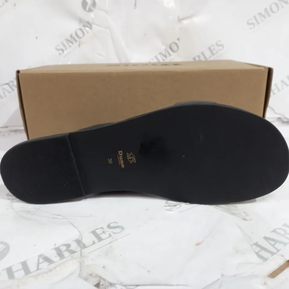 BOXED PAIR OF DUNE LONDON LEATHER CUSHION COMFORT FLAT SANDALS IN BLACK SIZE 6