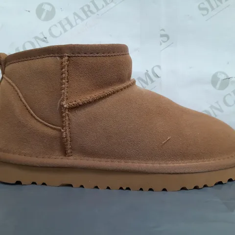 BOXED PAIR OF UGG CLASSIC MINI II SHOES IN CHESTNUT UK SIZE 5