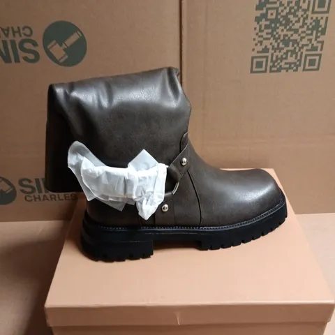 BOXED PAIR OF SIMMI LONDON BENTON KNEE-HIGH CHUNKY BIKER BOOTS - 5