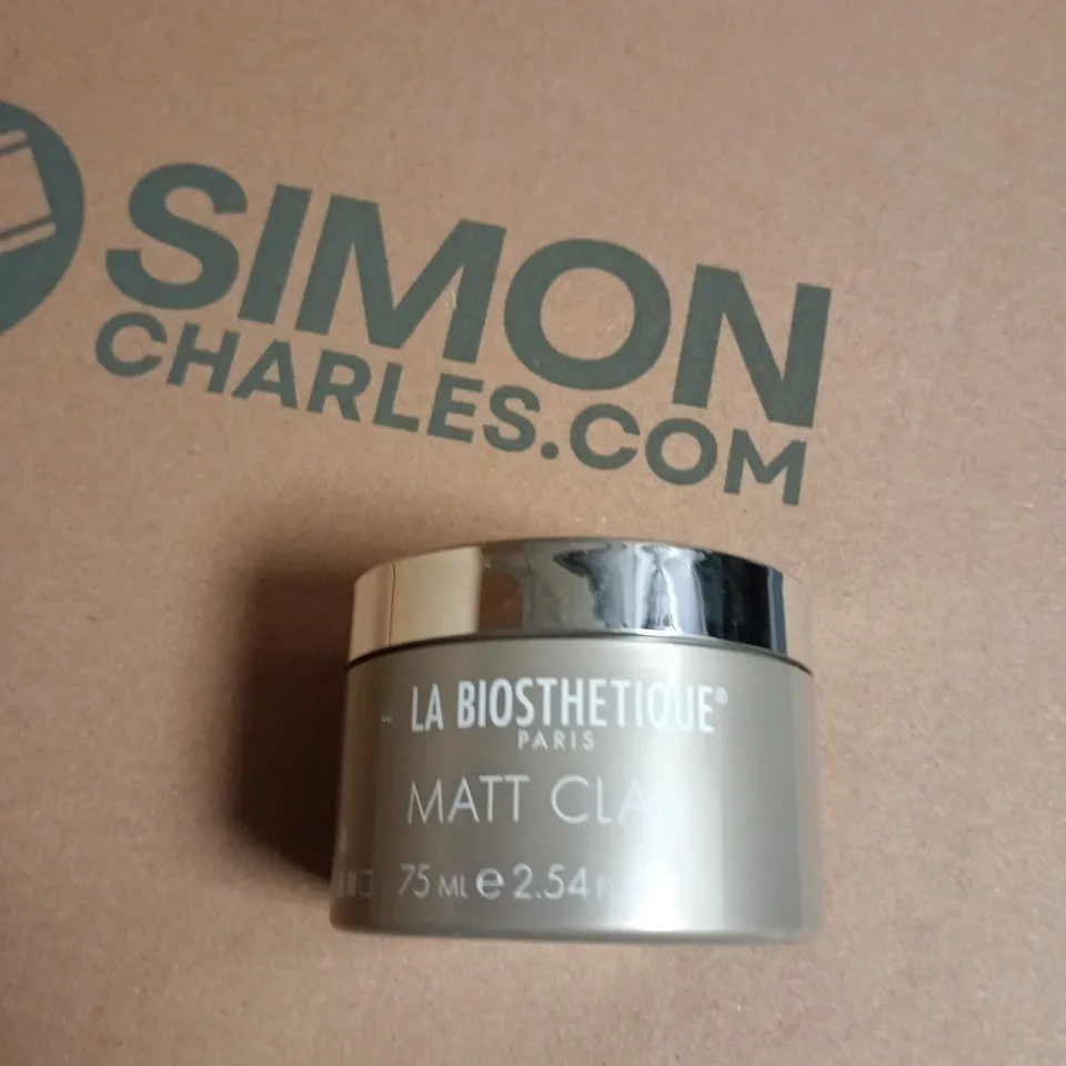 BOX OF APPROXIMATELY 15 ASSORTED COSMETIC ITEMS INCLUDING LA BIOSTHETIQUE MATT CLAY , LIGHT DEFINING CREAM AND HAIR PROTECTION SPRAY 