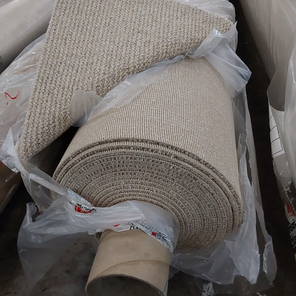 ROLL OF QUALITY CARPET // SIZE UNSPECIFIED 
