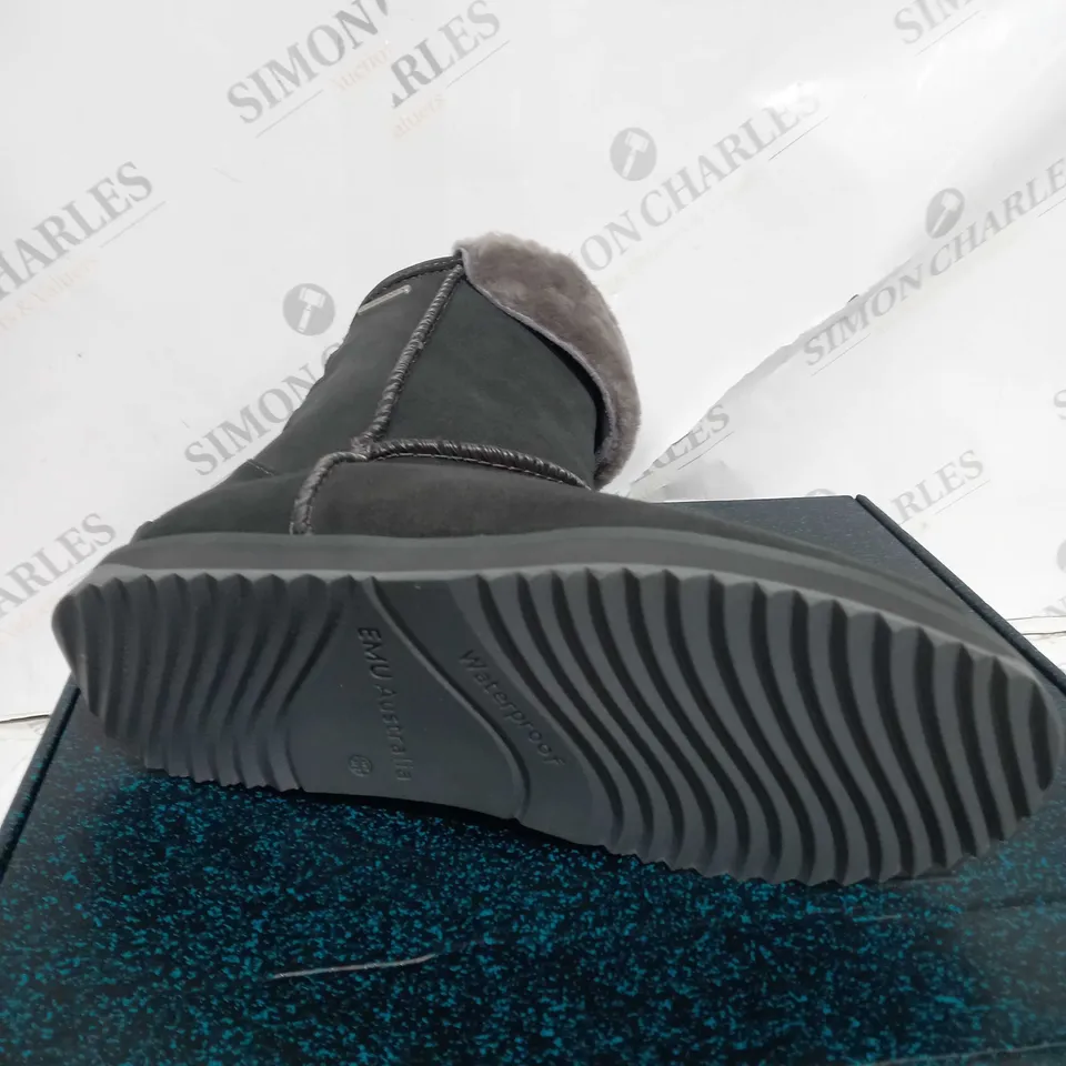 BOXED EMU BIRDWOOD WATERPROOF SHEEPSKIN BOOTS - SIZE 5