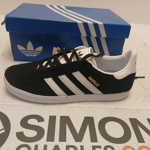 ADIDAS GAZELLE TRAINERS – BLACK WITH WHITE STRIPES, UK 5