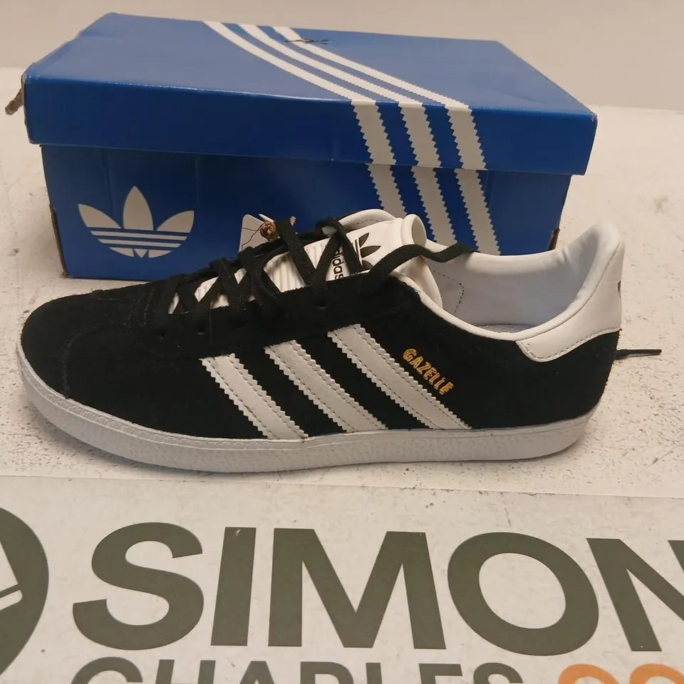 ADIDAS GAZELLE TRAINERS – BLACK WITH WHITE STRIPES, UK 5