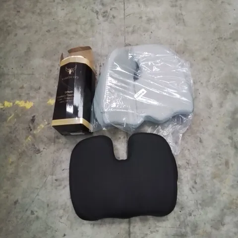 PALLET OF ASSORTED BEDROOM AND COMFORT BASED PRODUCTS TO INCLUDE; PILLOWS, SUPPORT SEAT CUSHIONS AND SIMILARLY RELATED GOODS