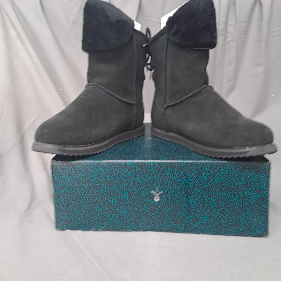 BOXED PAIR OF EMU BIRDWOOD WATERPROOF SHEEPSKIN BOOTS IN BLACK SIZE 8