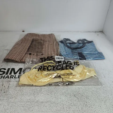 BOX OF APPROXIMATELY 25 ASSORTED CLOTHING ITEMS TO INCLUDE PLEATED MINI SKIRT ETC