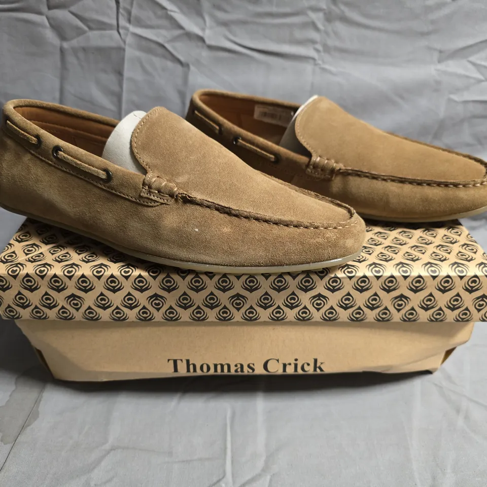 BOXED PAIR OF THOMAS CRICK DUVAL SUEDE LOAFERS IN DARK TAUPE SIZE UK 8