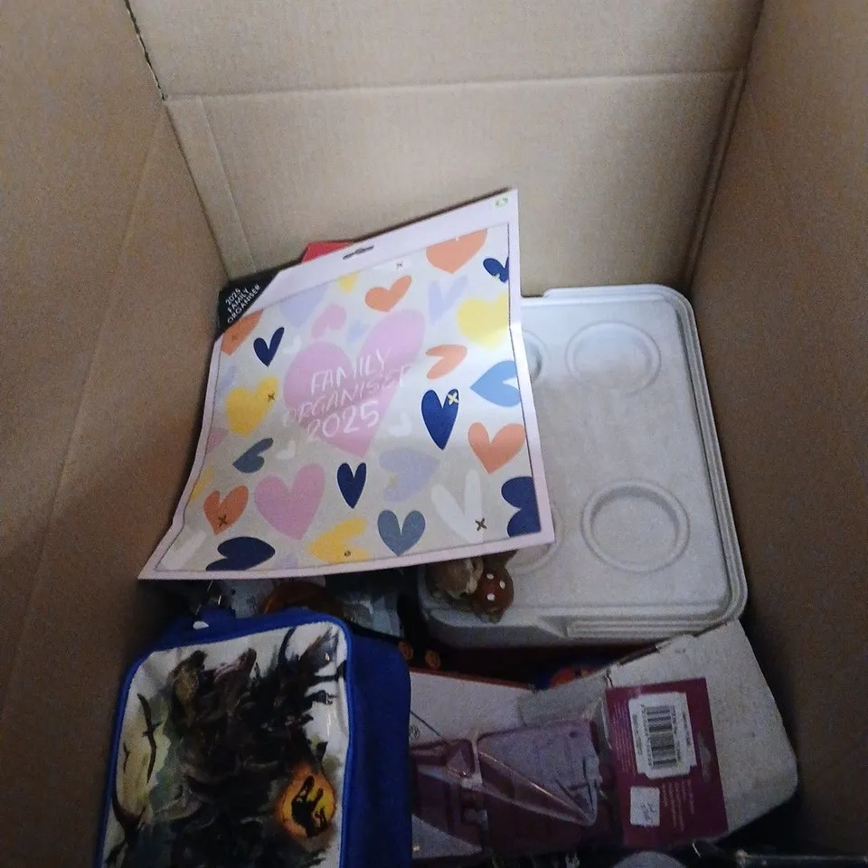 BOX OF APPROXIMATELY 20 ASSORTED HOUSEHOLD ITEMS TO INCLUDE 10 STRING LIGHTS, SPIDERMAN ARMBANDS, MICKEY MOUSE ARMBANDS, HAIR SHARK AND CHRISTMAS CUTLERY ETC