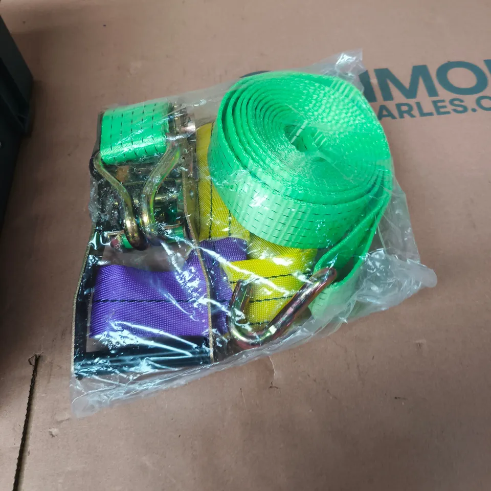 TOTE OF APPROXIMATELY 10 ASSORTED AUTO PART ITEMS TO INCLUDE: RACHET STRAPS
