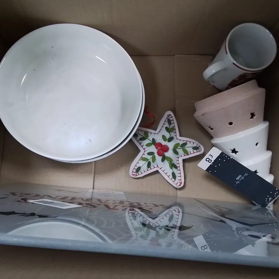 LOT OF APPROXIMATELY 14 ASSORTED AS NEW SEASONAL THEMED HOMEWARE ITEMS TO INCLUDE ALICE DINNER SETS, SHAPED MUGS AND INFLATABLE PENGUIN