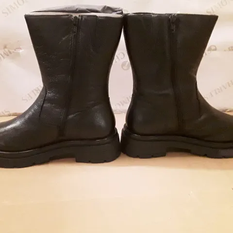 BOXED BRAND NEW SIMPLY BE BREENER EX WIDE BOOTS SIZE 6 BLACK COLOUR APPROXIMATELY 4 PAIRS